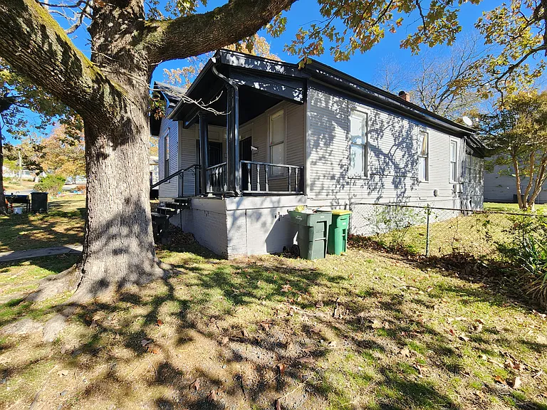 923 Abigail St #B — Photo 2