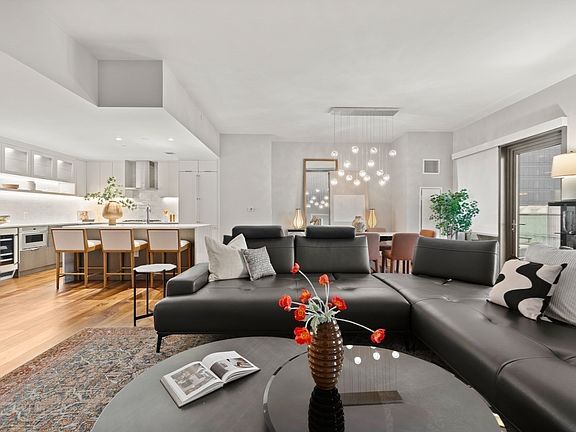 5th image of 300 Pier 4 Blvd Unit 7G