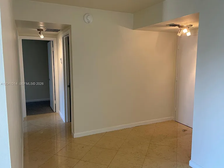 155 Ocean Lane Dr #811 — Photo 4