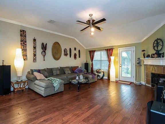 5th image of 18 Mary Lou Ct