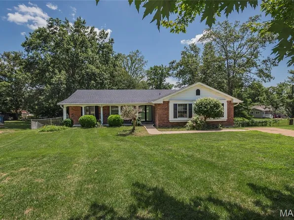 5528 Perigord Dr, Saint Louis, MO 63129