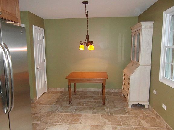 Kitchen Eating & Pantry