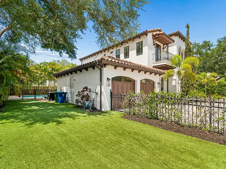 3917 W Barcelona St — Photo 40