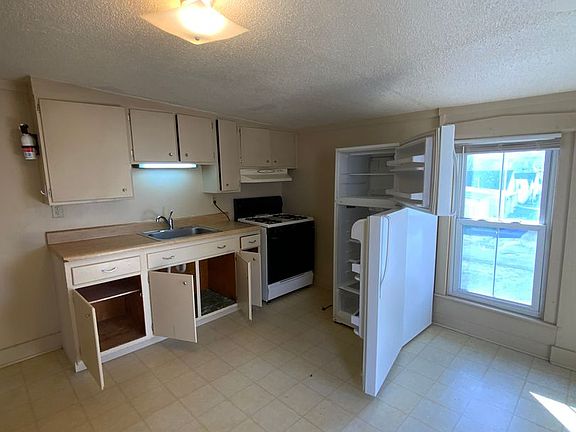 3rd image of 37 Railroad Ave #3