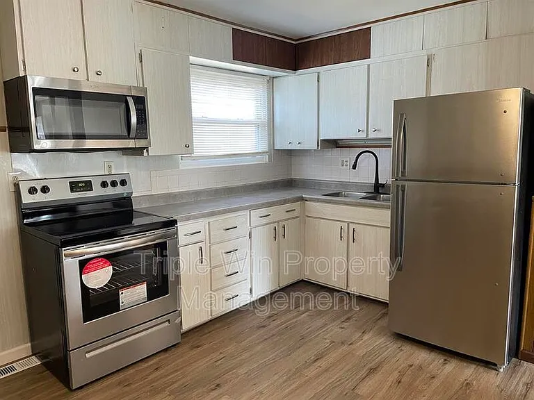 1895 Curtis Ct — Photo 12
