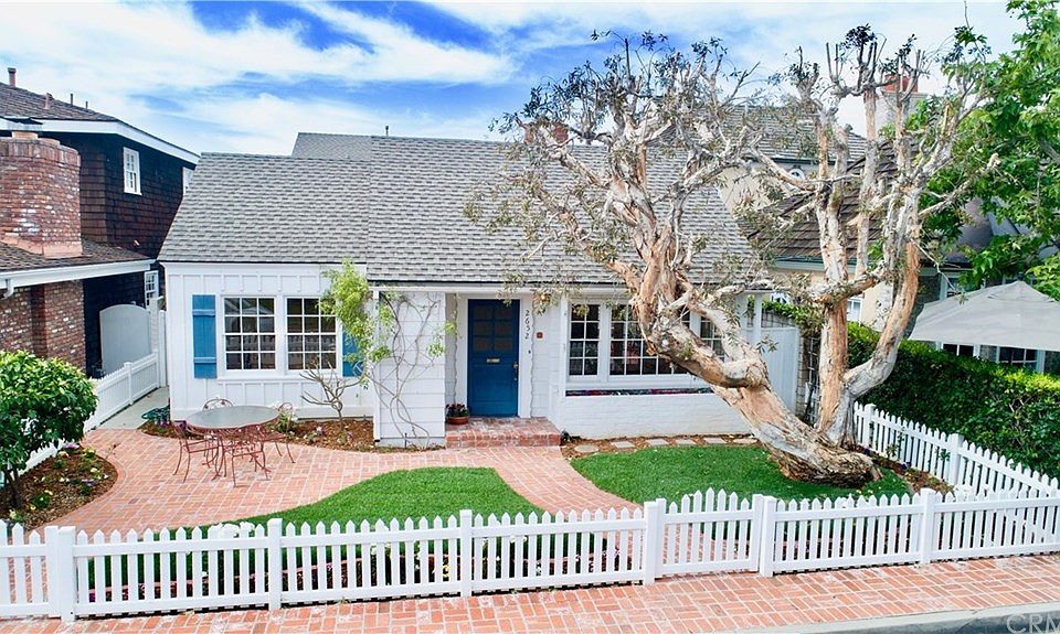 1st image of 2652 Vista Dr