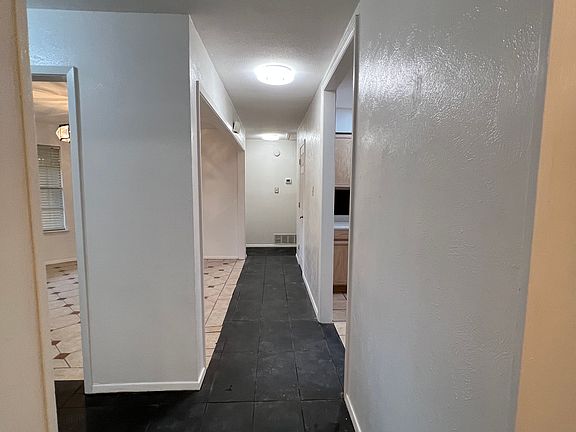 3rd image of 1915 Longmeadow Dr