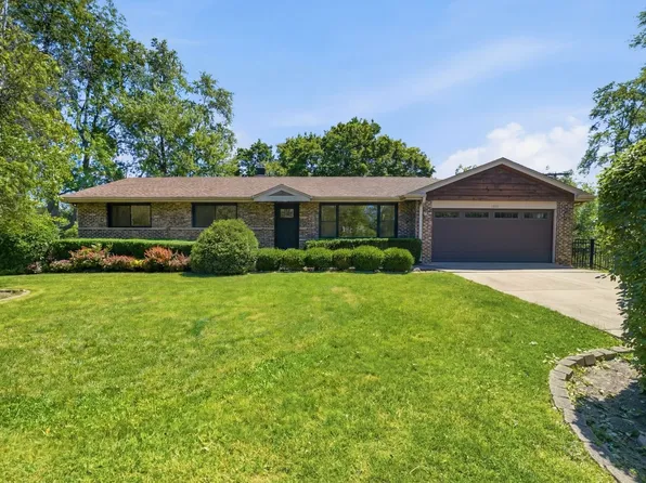 1801 N Iris Dr, Palatine, IL 60074