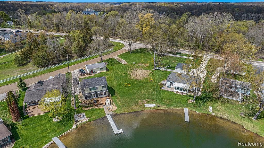 10576 Runyan Lake Ct, Fenton, MI 48430 MLS 20230020540 Zillow