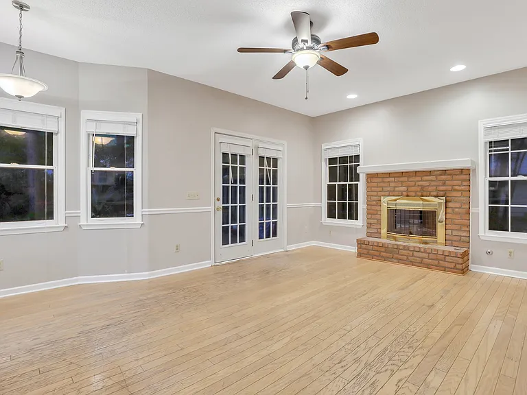 123 Companion Way — Photo 13