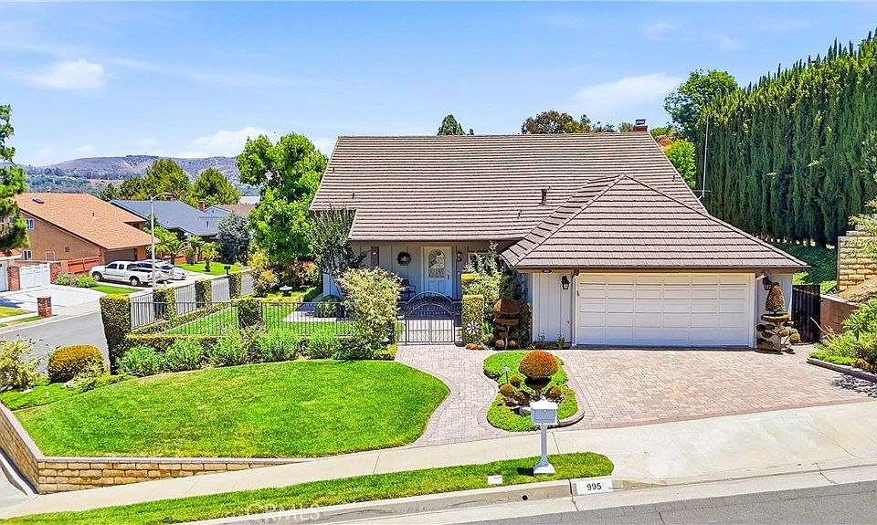 1st image of 995 N Palo Alto Pl
