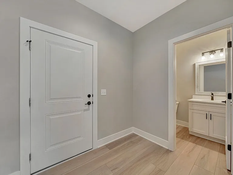 5901 S 94th St — Photo 5