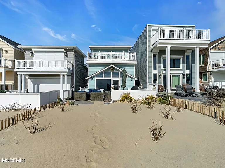 55 Beach Front — Photo 6