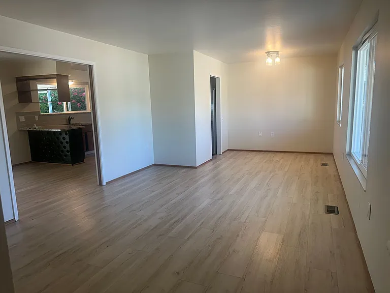 194 Olympic Cir — Photo 3