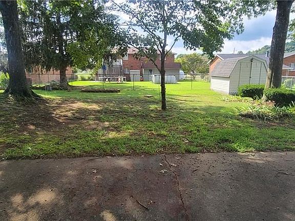 2nd image of 811 Brentwood Dr