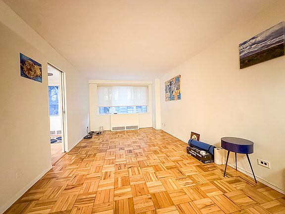 5th image of 301 E 22nd St APT 2H