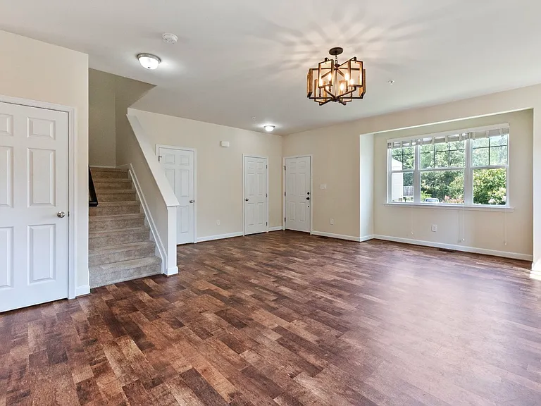 555 English Oak Ln — Photo 3