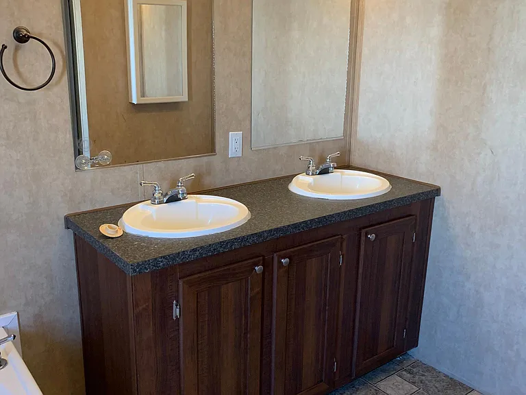 452 Maplewood Dr #509 — Photo 9