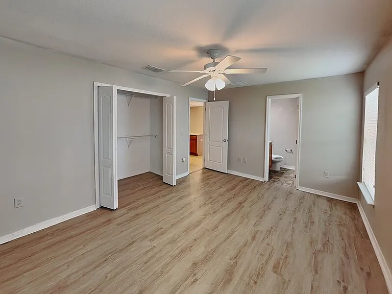 1043 Bethpage Rd — Photo 7