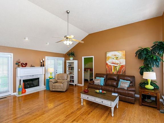 4th image of 209 Sondra Ct