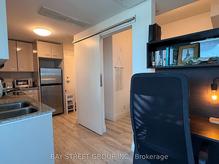 652 Princess St #813 — Photo 21