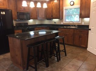 909 Whistler Ln, Huntsville, TX 77320