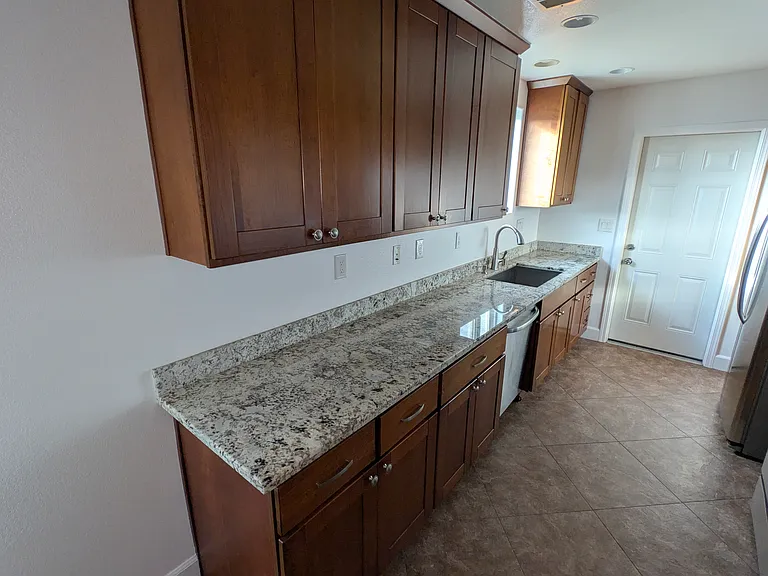 1221 Fordham Ave — Photo 28