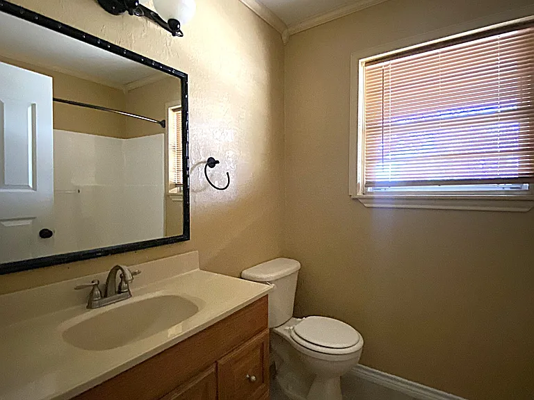 1613 Miranda Ave — Photo 10
