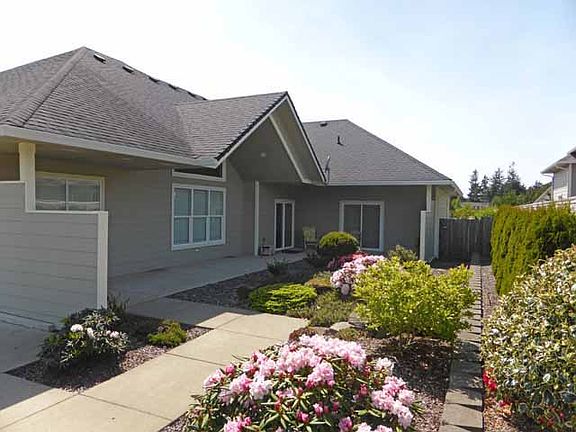 covered rear patio area