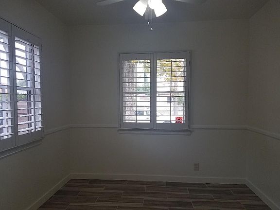 5th image of 6929 Encino Ave