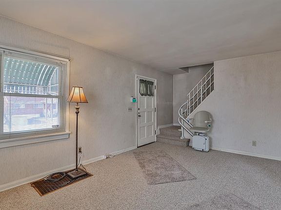 5th image of 3324 Robinet Dr