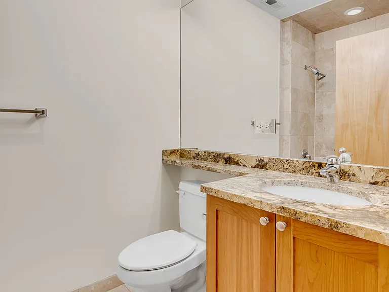 2064 N California Ave #203 — Photo 11