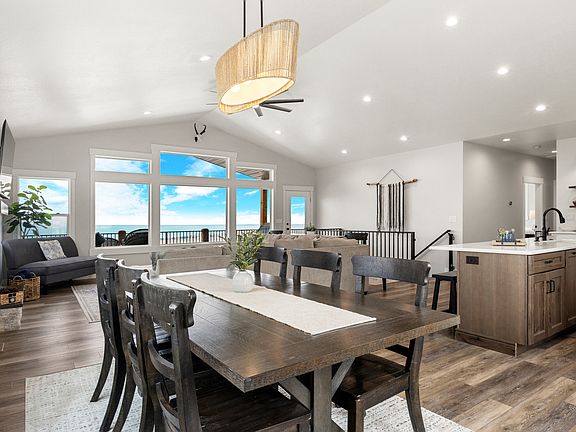 4th image of 388 W Cricket Cir