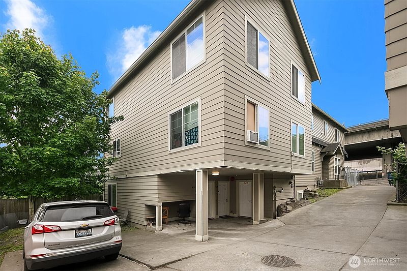 2nd image of 4218 Pasadena Place NE