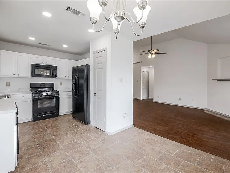 502 Eaglecreek Dr — Photo 14