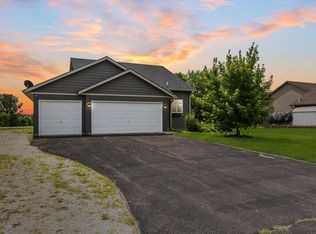 4467 Roberds Lake Trl, Faribault, MN 55021