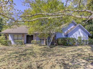 1123 Windy Lake Dr, Vicksburg, MS 39183