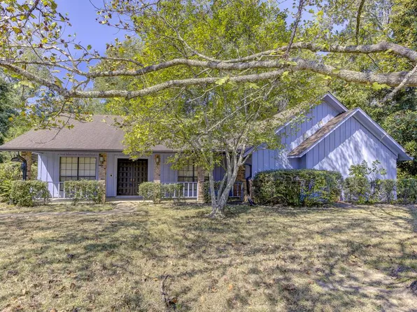 1123 Windy Lake Dr, Vicksburg, MS 39183
