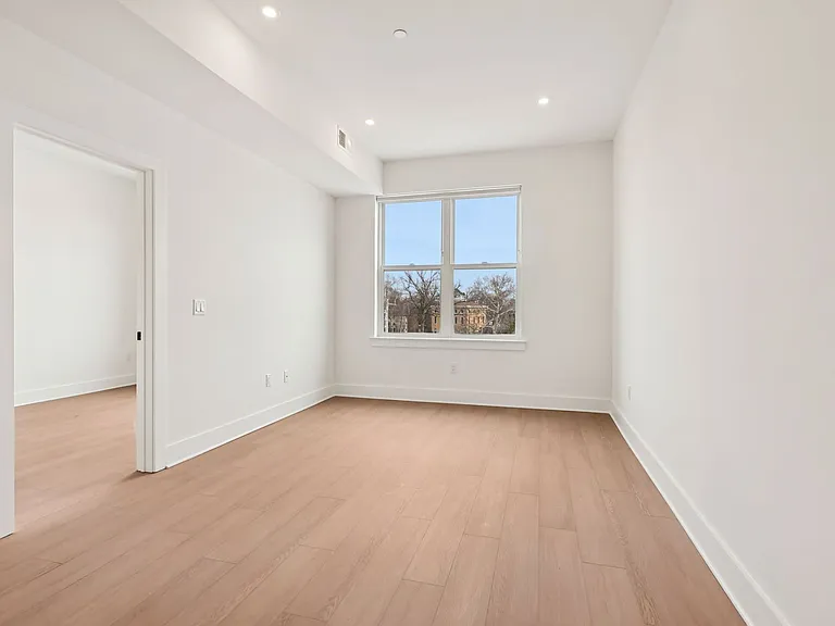 20 West — Photo 147