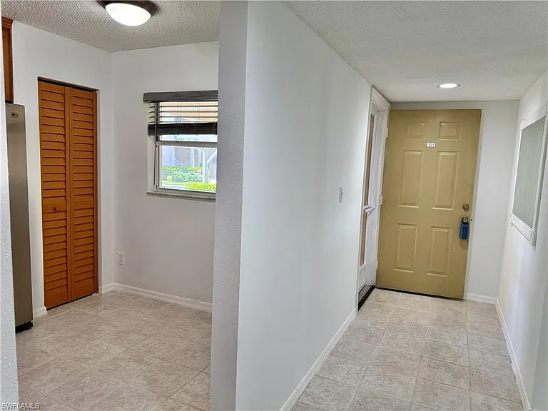 661 Squire Cir #101 — Photo 19