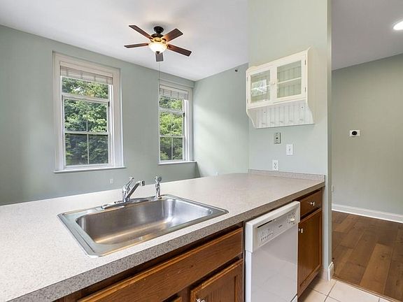 4th image of 145 Glenwood St Unit 301