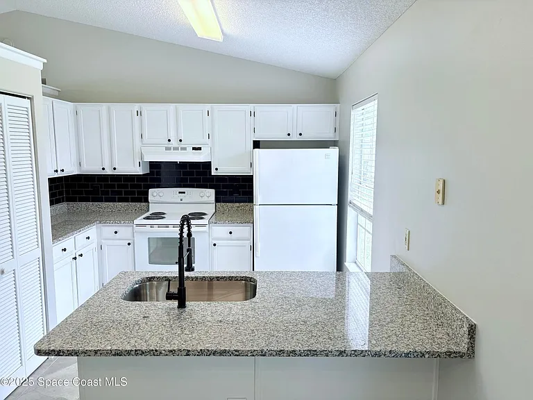 1112 Malone St NW — Photo 4