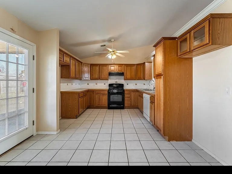 1309 E Glendale Ln — Photo 5