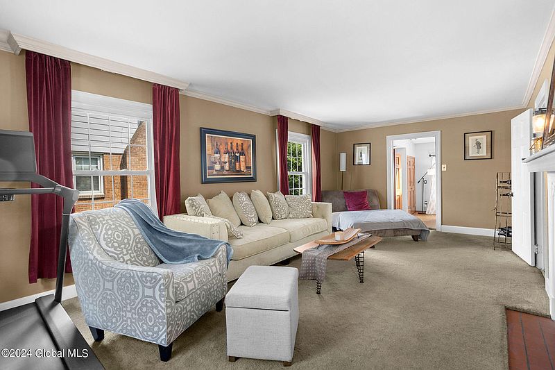 3rd image of 13 Tudor Road