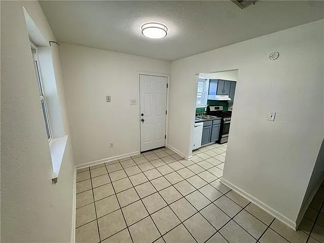 2604 Longwood Dr — Photo 8