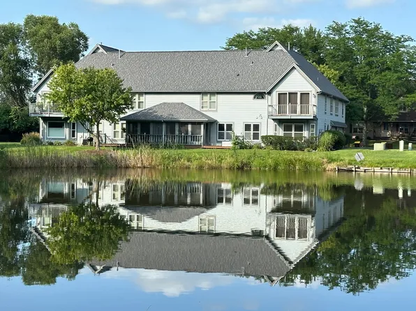 935 Victoria Dr #935, Woodstock, IL 60098