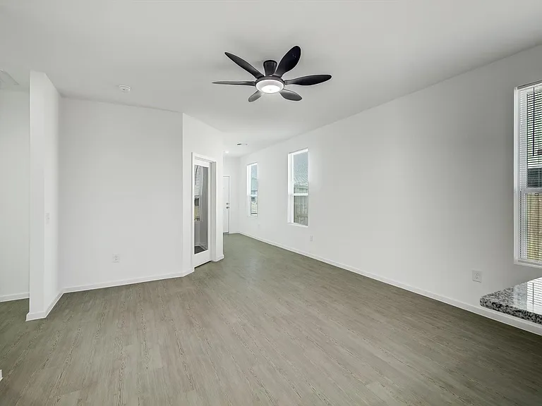 519 Louis Ln — Photo 7