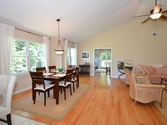 4th image of 605 Willow Pond Dr Unit 605