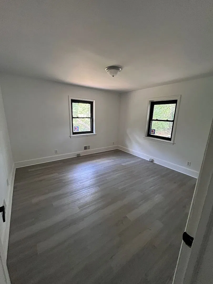 Room in 2 Bedroom Home at Davis Park Rd — Photo 3