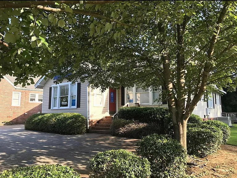 312 W Stone Ave — Photo 4